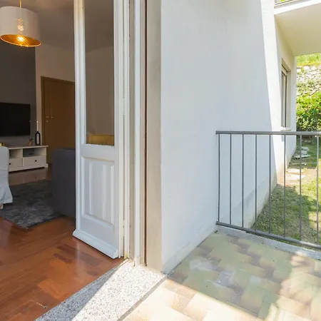 6min To Cascata Di Nesso- Private Parking Apartman